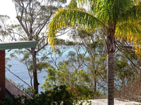 1 'Thurlow Lodge', 6 Thurlow Avenue - air conditioned & pool in the heart of town